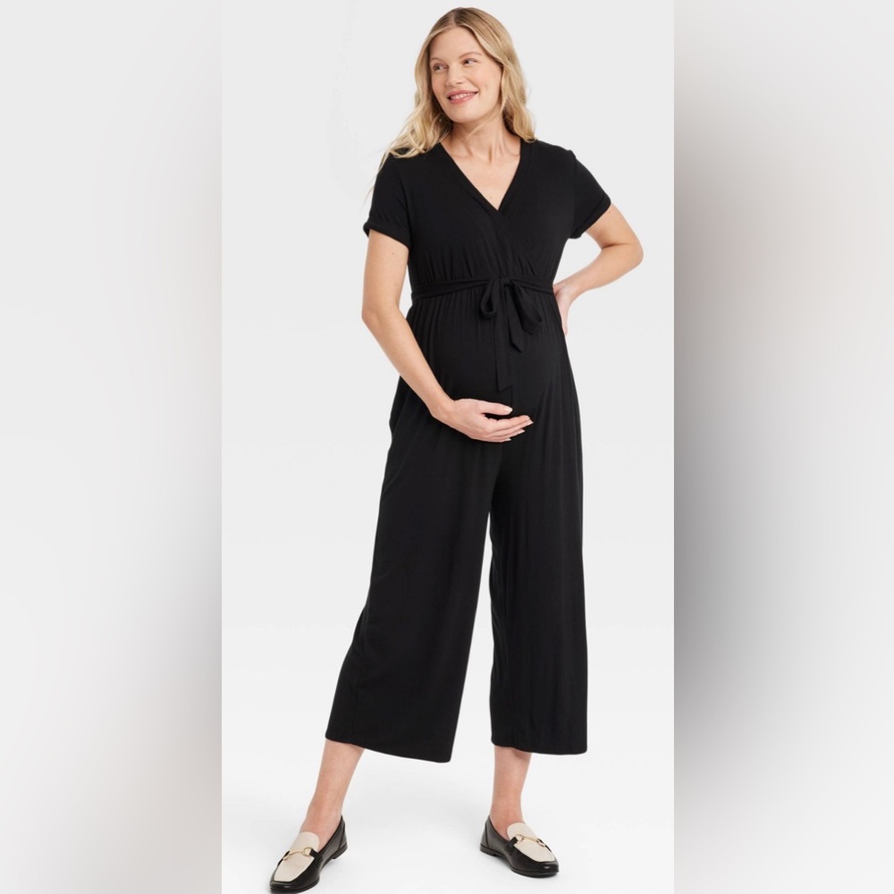 Isabel Maternity Breastfeeding jumpsuit with pockets - Black .